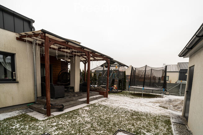 Skrajny bliźniak z ogrodem Siekierki