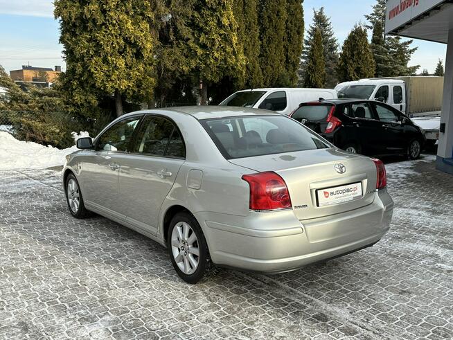 Toyota Avensis Rezerwacja