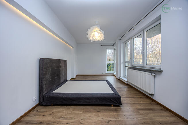 Trzy pokoje na kameralnym osiedlu, Ochota.