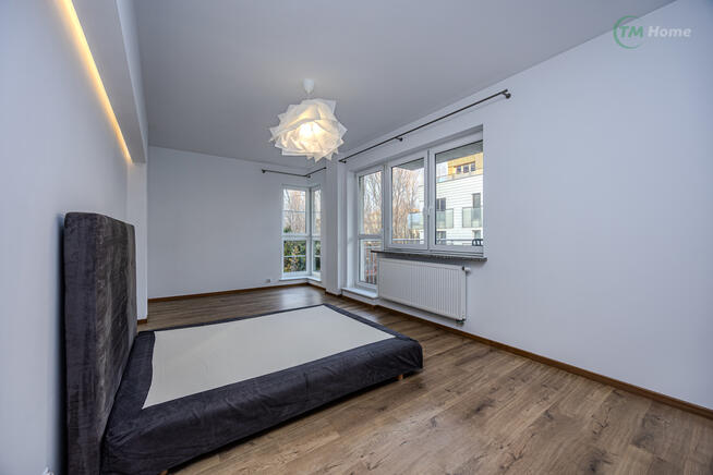 Trzy pokoje na kameralnym osiedlu, Ochota.