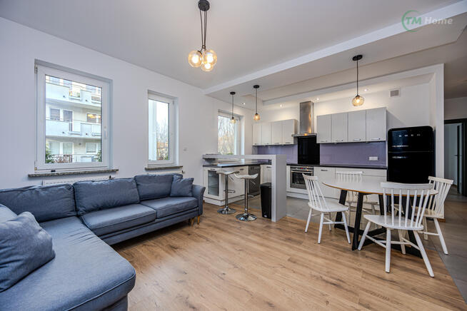 Trzy pokoje na kameralnym osiedlu, Ochota.