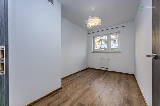 Trzy pokoje na kameralnym osiedlu, Ochota.