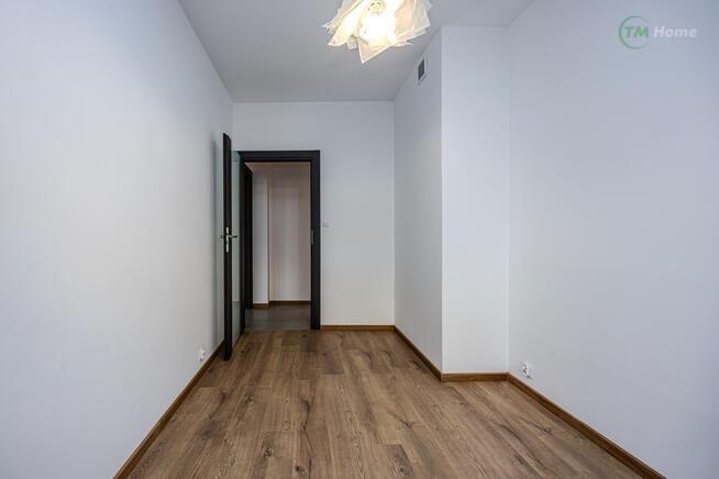 Trzy pokoje na kameralnym osiedlu, Ochota.