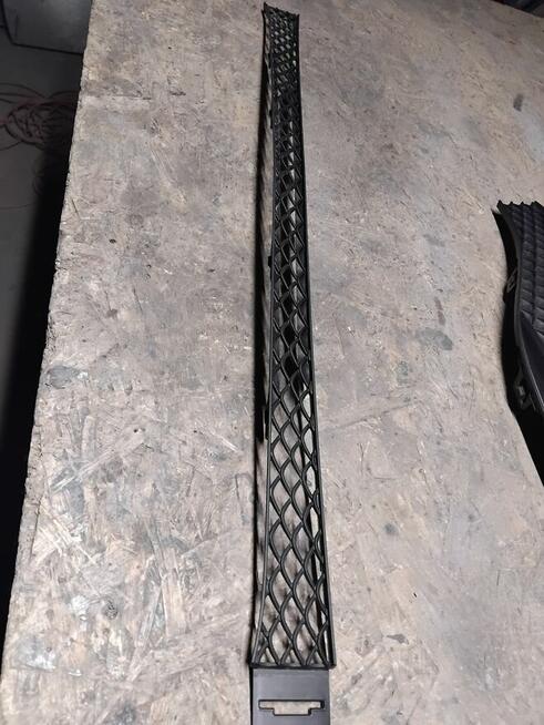 KRATKA ZDERZAKA PRZÓD LEWA MERCEDES W 206 C-KLASA