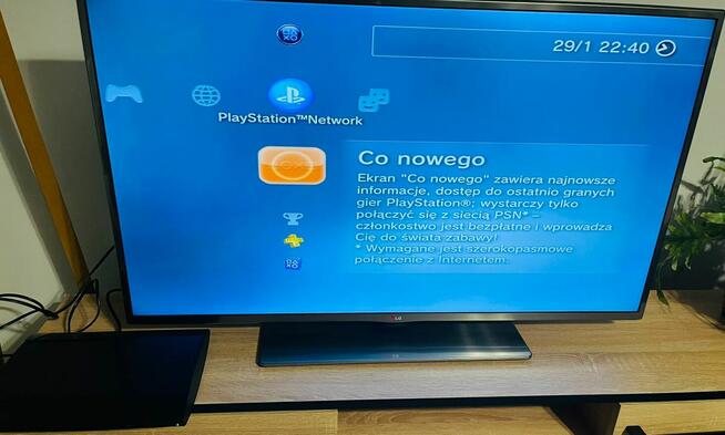 PlayStation 3 Super Slim + 2 pady + komplet