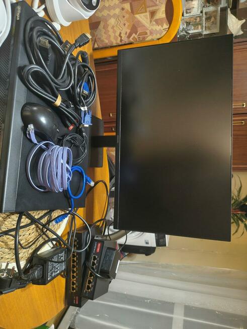 Sprzedam 9 kamer wraz z całym sprzętem potrzebnym do jego fu