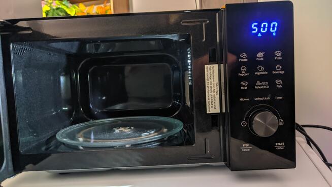 Kuchenka mikrofalowa Hisenese - 20 litrów | 700 W