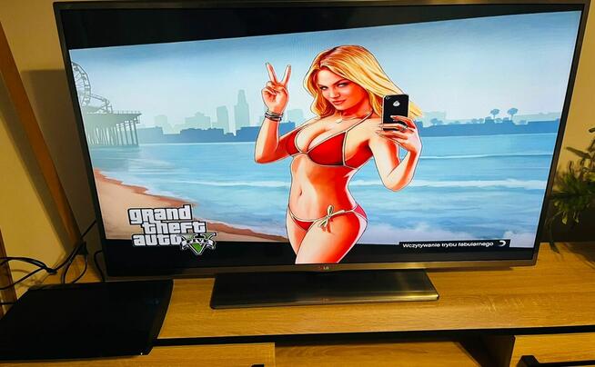 PlayStation 3 Super Slim + 2 pady + komplet