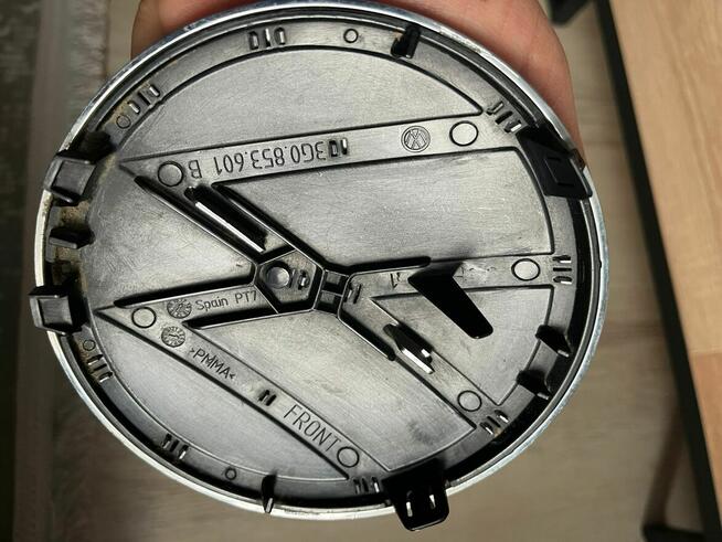 Sprzedam oryginalny emblemat Volkswagena.