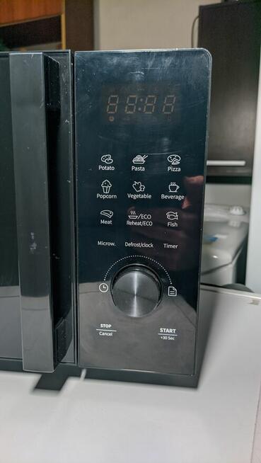 Kuchenka mikrofalowa Hisenese - 20 litrów | 700 W