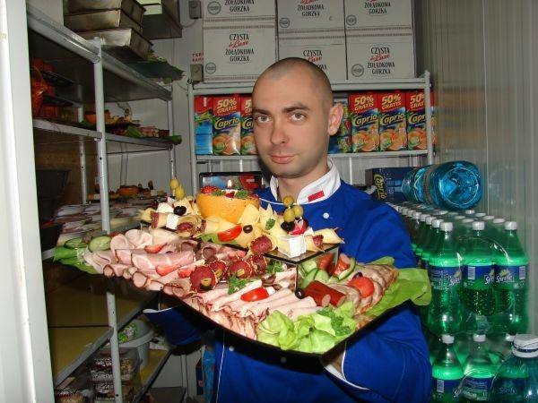 Kucharz i kelnerzy na wesele do wynajęcia.