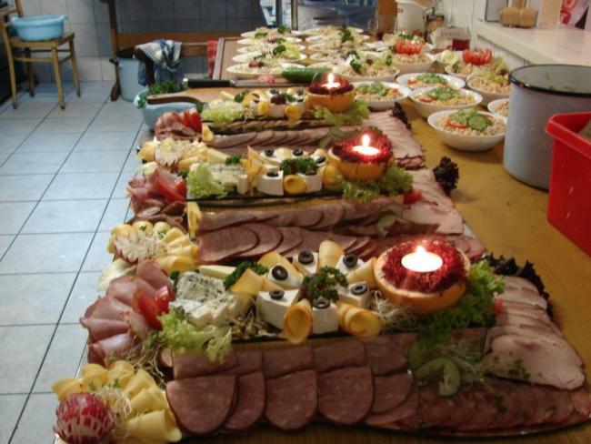 Kucharz i kelnerzy na wesele do wynajęcia.