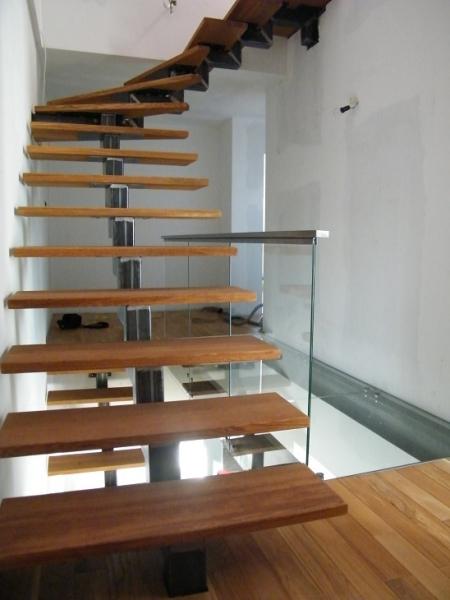 Schody metalowe, nierdzewne, na konstrukcji