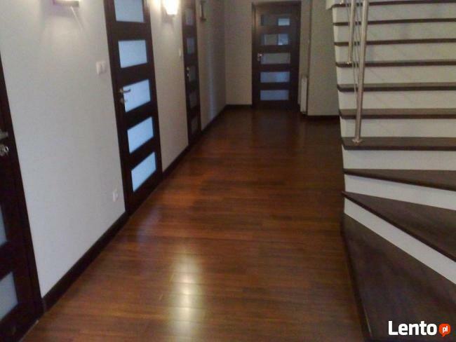 Schody montaż cyklinowanie podłóg, układanie paneli, parkiet