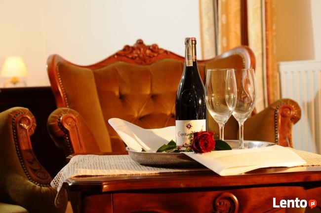 Romantyczny Pobyt Królewski w Hotelu Folwark Stara Winiarnia
