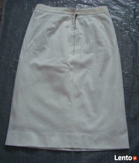 Spódniczka w wytłaczane podłużne paski