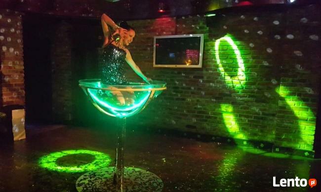 TANIEC W ŚWIECĄCYM KIELICHU CHAMPAGNE SHOW