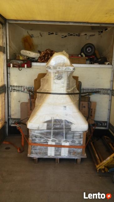 transport / przeprowadzki / samochód z windą