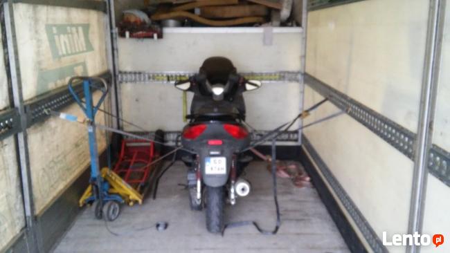 transport / przeprowadzki / samochód z windą