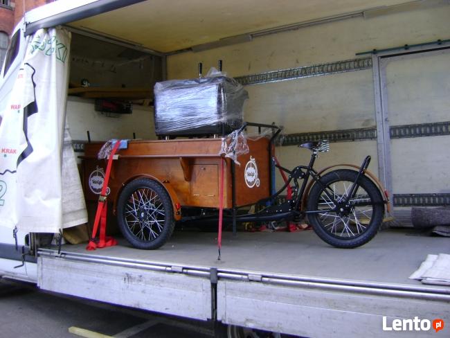 transport / przeprowadzki / samochód z windą