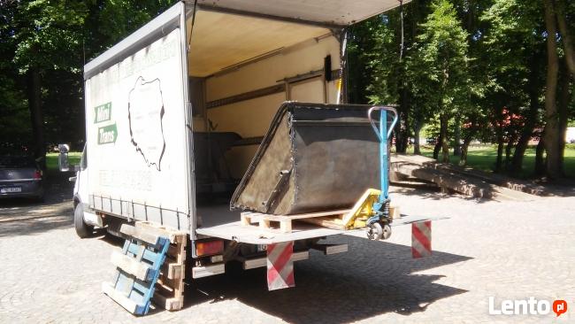 transport / przeprowadzki / samochód z windą