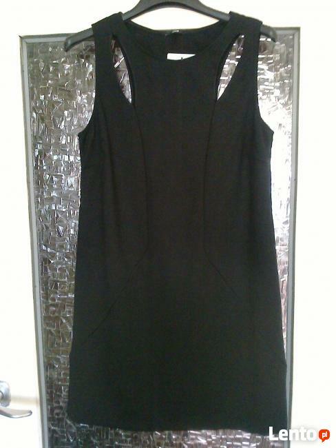 Czarna sukienka Tezenis
