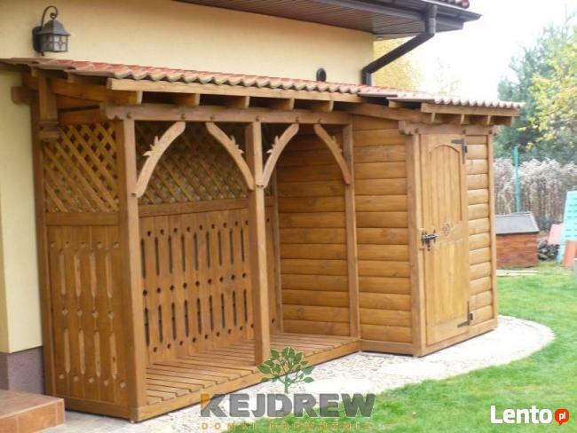 Domek + drewutnia kryta dachówką