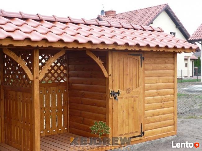 Drewutnia ozdobna z dwuspadowym dachem pod dachówkę