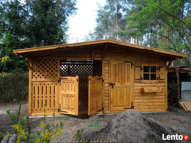 Drewutnia ozdobna z dwuspadowym dachem pod dachówkę