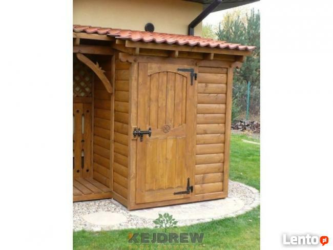 Domek + drewutnia kryta dachówką