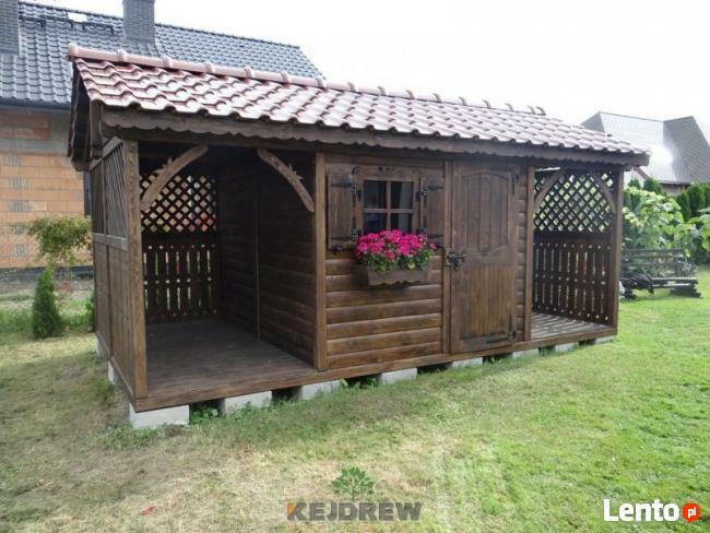 Domek z okienkiem i dwuboksową drewutnią Stanisław