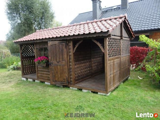 Domek z okienkiem i dwuboksową drewutnią Stanisław