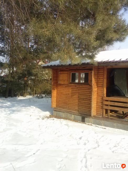 Sprzedam działkę z domkiem