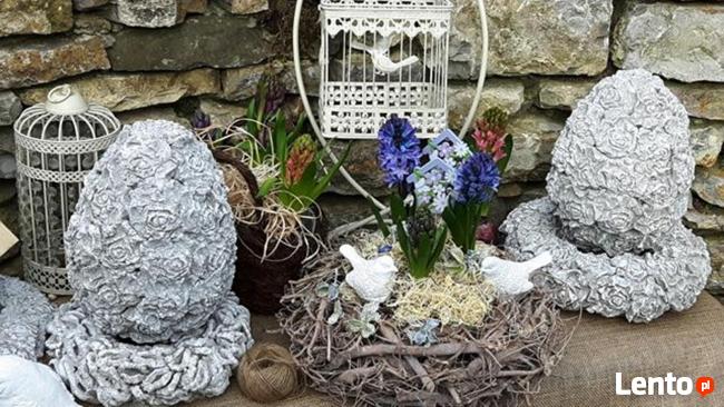 Ciekawa ozdoba do ogrodu jajko betonowe