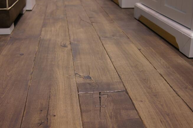 LEGAR - schody, drzwi i podłogi z drewna.