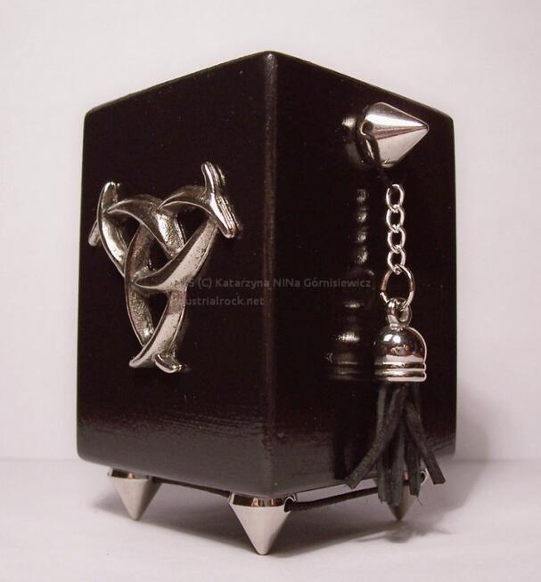 Oryginalny świecznik na tealight trójksiężyc nóżki łańcuszek