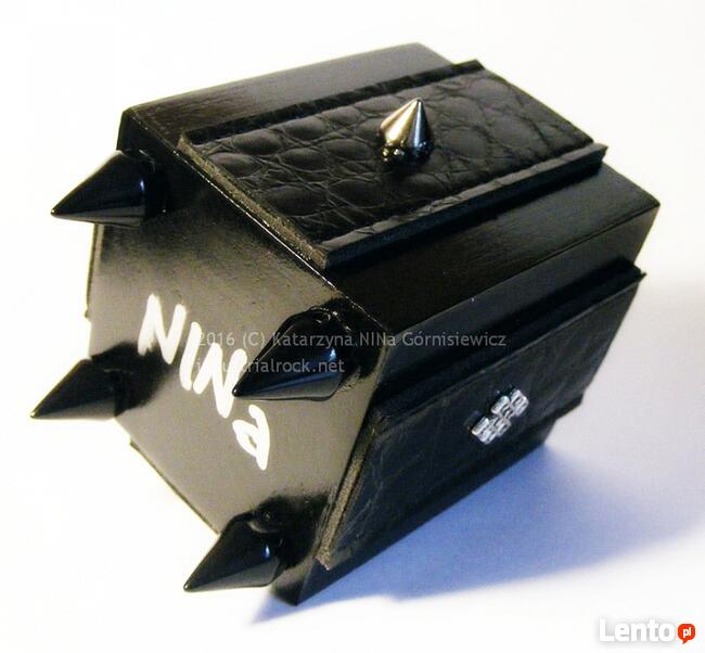 Oryginalny czarny świecznik na tealight ćwieki nóżki skóra