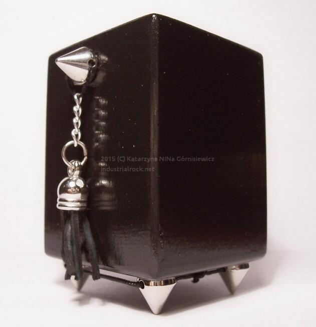 Oryginalny świecznik na tealight trójksiężyc nóżki łańcuszek