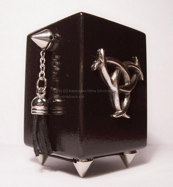 Oryginalny świecznik na tealight trójksiężyc nóżki łańcuszek