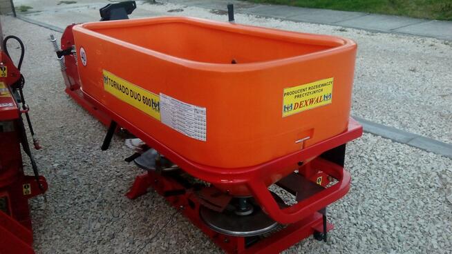 Rozsiewacz Nawozów Tornado 600L/850kg LIFT DEXWAL AGRO-ACTIV