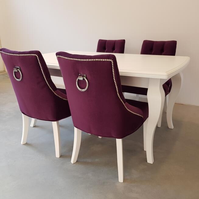 Krzesło pikowane z kołatką z pinezkami tapicerowane modne