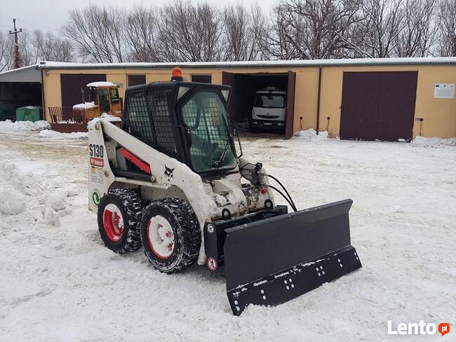 Pług śnieżny dla miniładowarek hydrauliczny wychył