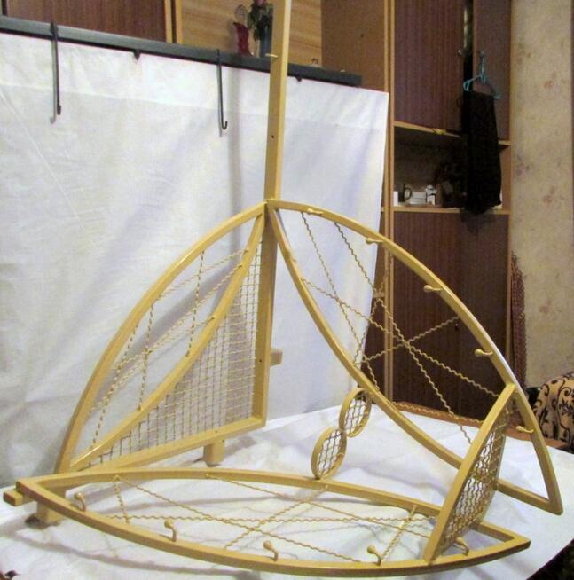 Wieszak z lustrem środkowym