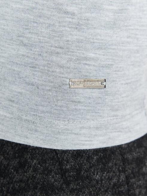 szary t-shirt Top Secret