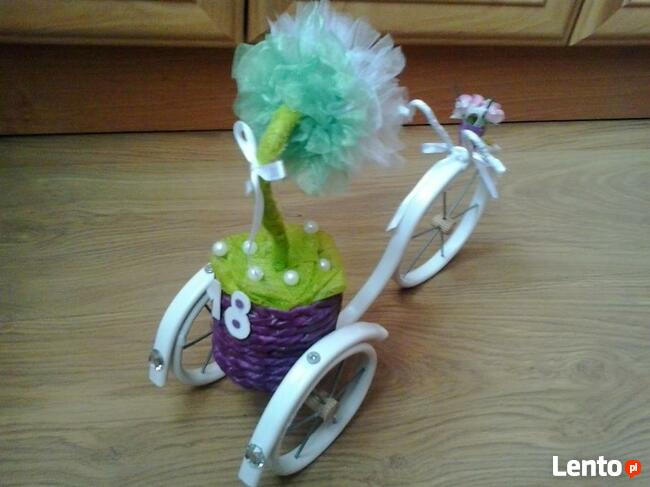 Rowerek z wiklinowym koszykiem