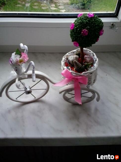 Rowerek z wiklinowym koszykiem