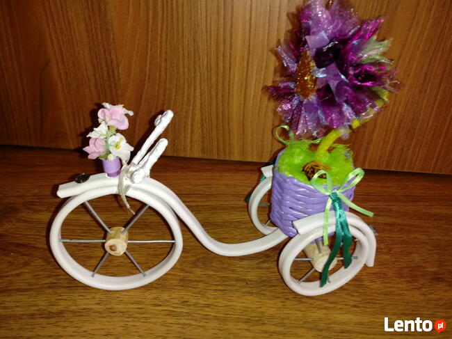 Rowerek z wiklinowym koszykiem