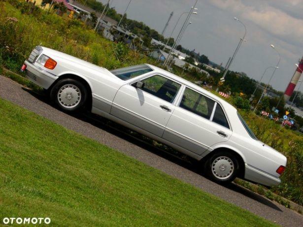 Mercedes W126 klasyczna luksusowa limuzyna z 1986 roku