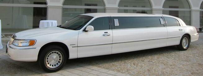 Limuzyna 9,5m. Oferujemy wynajem najdłuższych wersji limuzyn