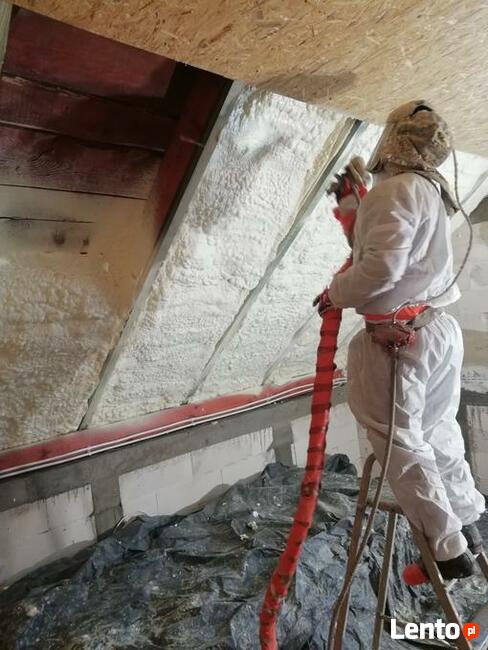 Ocieplanie docieplanie poddaszy domów, stropów Piana PUR